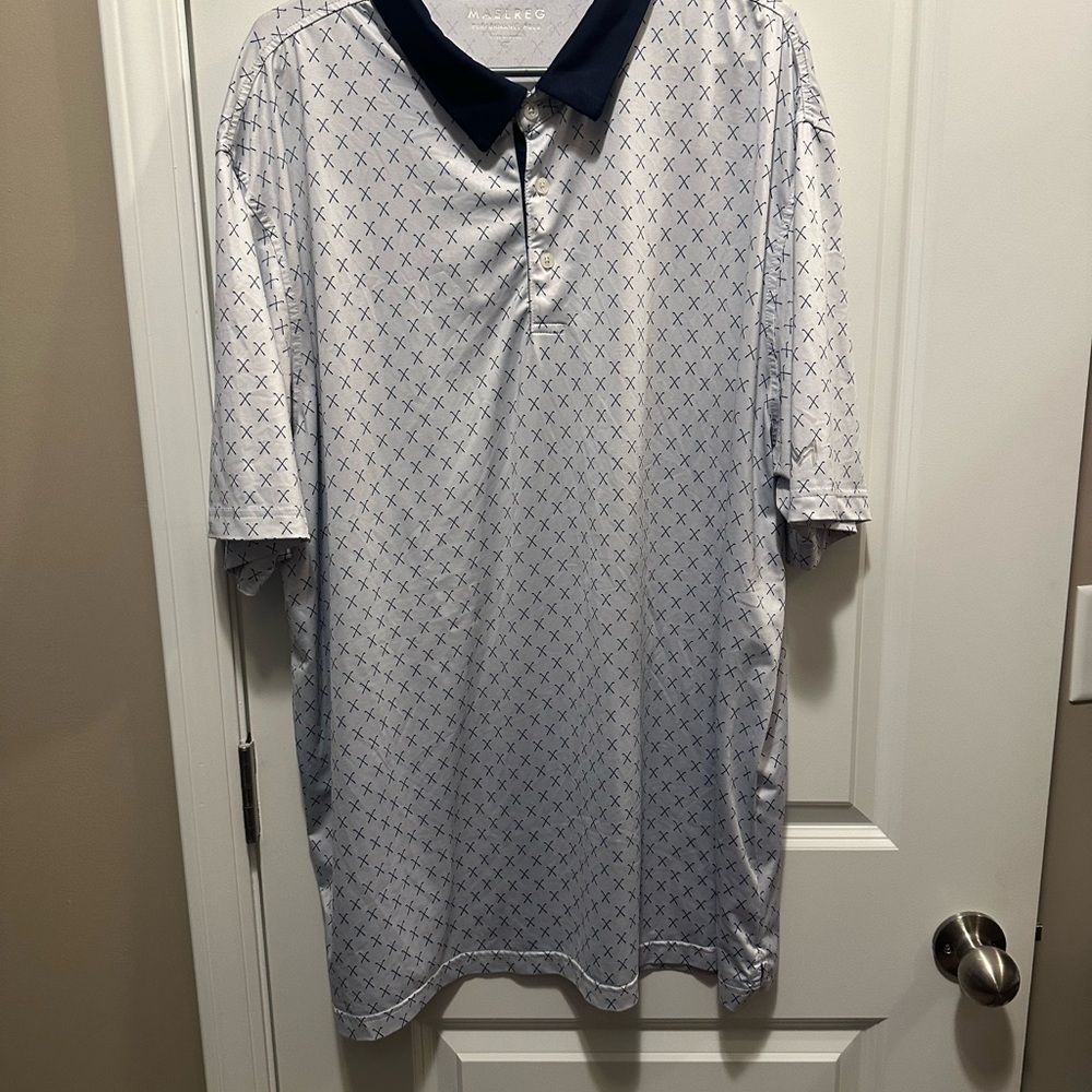 3XL Golf Polo with golf clubs in a X